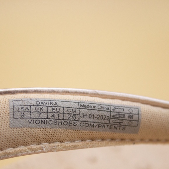 Vionic Davina Gold Champagne Sandals Women's Size 9 - Picture 5 of 6